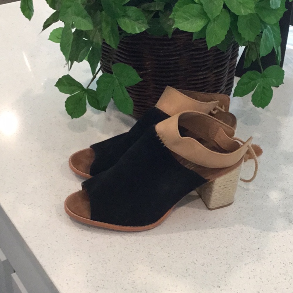 Toms Black Ready for Summer Heels size 10 like new